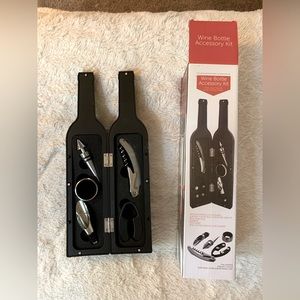NIB Wine Bottle Accessory Kit - 5 Items W/free Standing Bottle & Magnetic Close